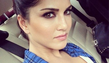 How i Met Sunny Leone Officially - Sunny Leone  Full And  Personal  Details 