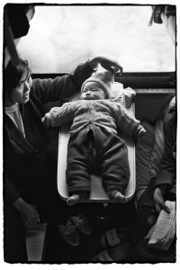 26 Black And White Photos of Chinese Kids, Family And Peoples On Train ...