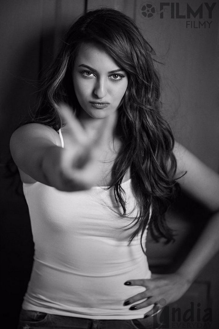 720px x 1081px - 15 Cute Pics Of Hot Sonakshi Sinha Bollywood Actress Turned Singer | Reckon  Talk