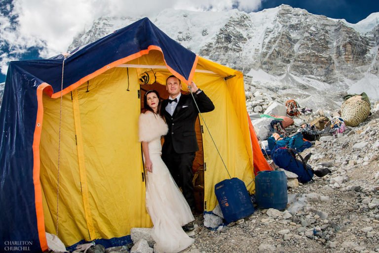 11 Epic Pics Of Couple Who Gets Married On Mount Everest Reckon Talk