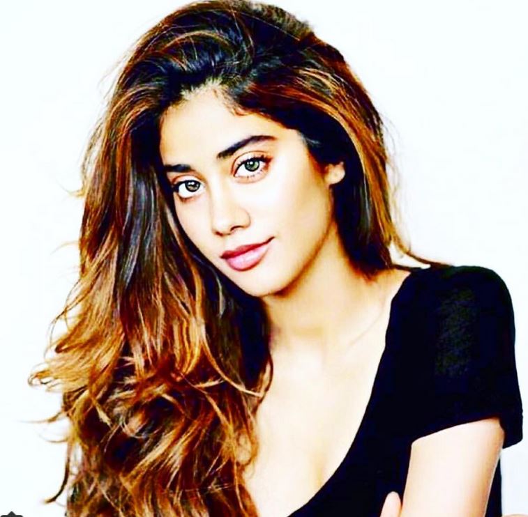 15 Hot & Beautiful Photos of Jhanvi Kapoor | Hot Diva | Reckon Talk