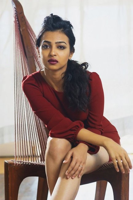 Radhika Apte Flaunting Her Sexy Legs Reckon Talk