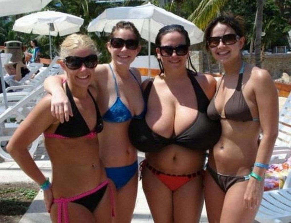 hot, babes, cleavage, embarrassing moments pictures, caught on camera, awkward photo, photobomb