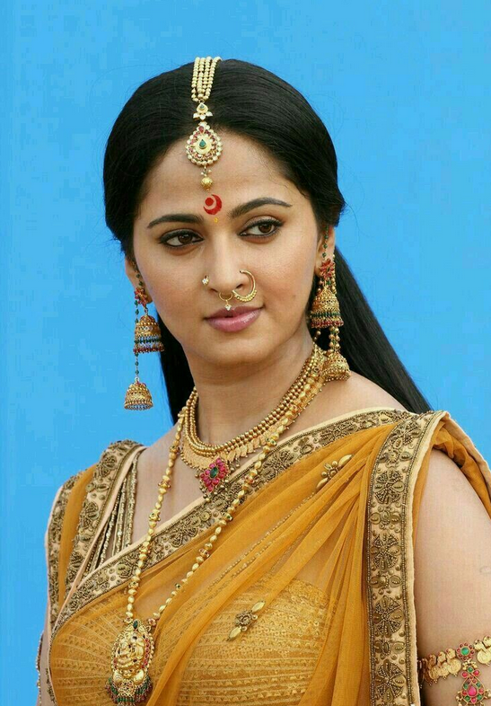 anushka shetty pic in saree | Reckon Talk